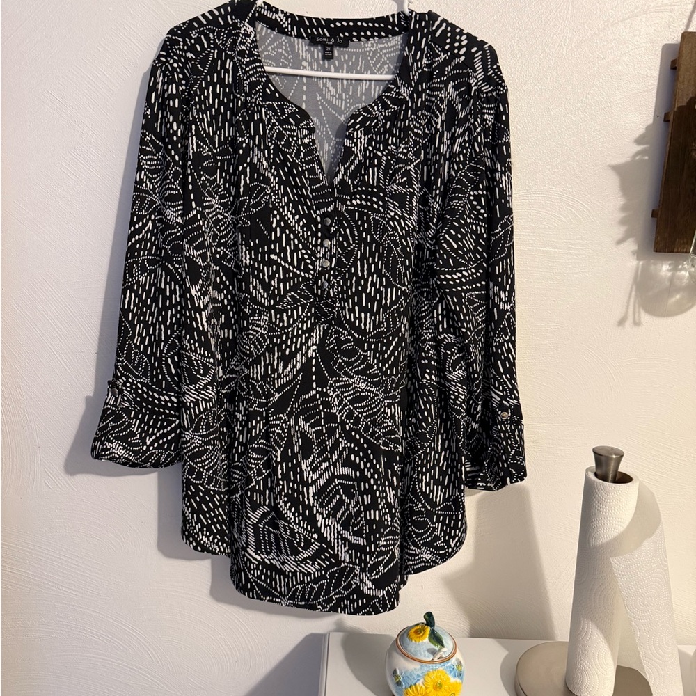 Sami & Jo Black and White Patterned Blouse